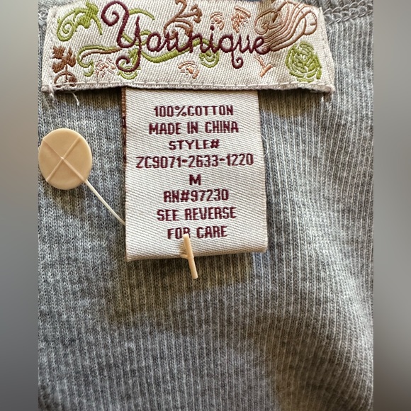 Younique women’s medium gray silver sequins tank top. - Picture 3 of 4